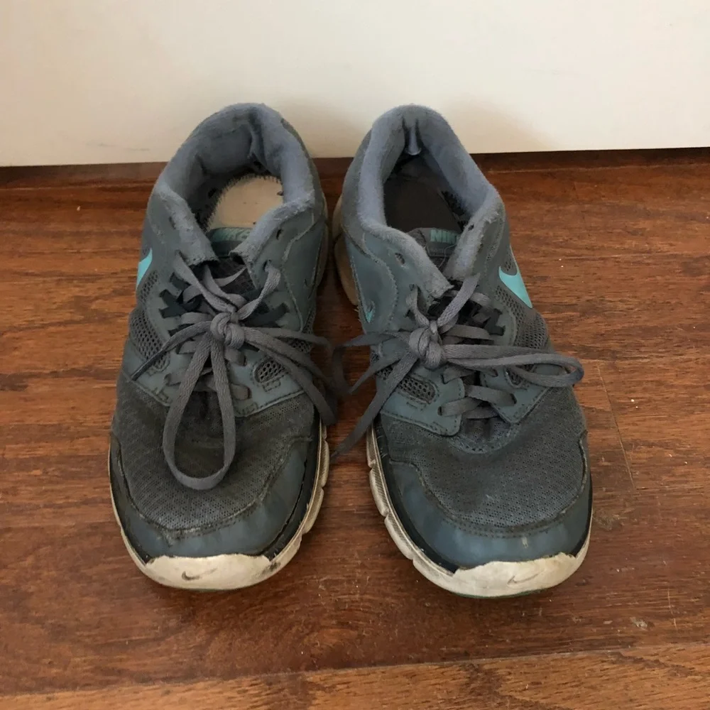 Nike Grey & Blue Sneakers Size 8